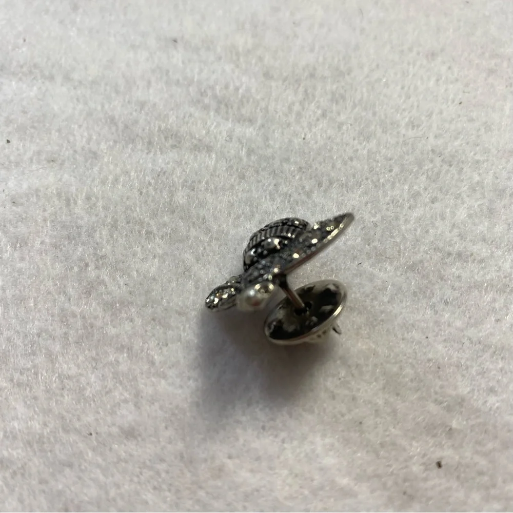 Elegant Bumblebee Lapel Hat Pin Brooch Faceted Marcasite style Silver tone